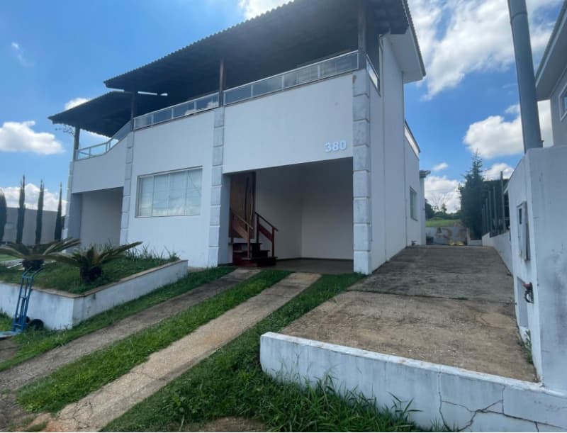 Foto 3 de 3: Casa em leilão em Pouso Alegre - MG — LOTE 001 IMÓVEL RESIDENCIAL NO CONDOMÍNIO GRAN ROYALLE EM POUSO ALEGRE/MG