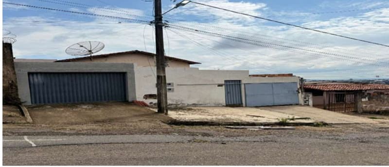 Foto 1 de 2: Casa em leilão em Patrocínio - MG, bairro Olimpio Nunes — LOTE 002 IMÓVEL RESIDENCIAL NO BAIRRO OLIMPIO NUNES EM PATROCÍNIO/MG