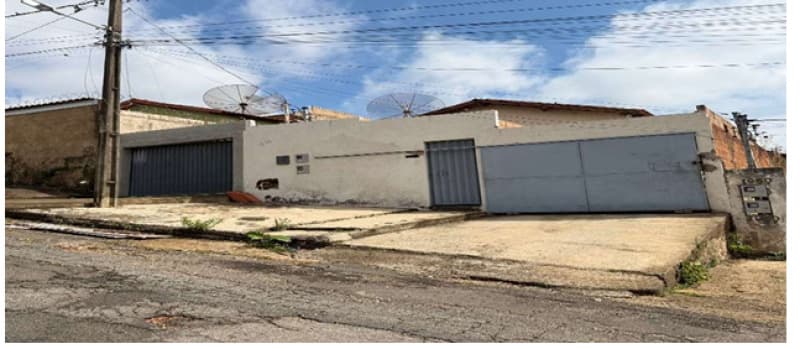 Foto 2 de 2: Casa em leilão em Patrocínio - MG, bairro Olimpio Nunes — LOTE 002 IMÓVEL RESIDENCIAL NO BAIRRO OLIMPIO NUNES EM PATROCÍNIO/MG