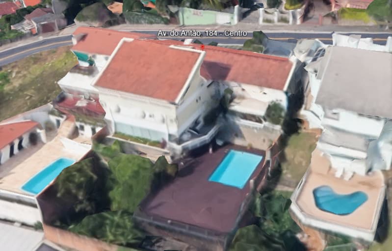 Foto 1 de 5: Terreno em leilão em Florianópolis - SC — LOTE 001 Floriánópolis | SC | Um terreno com a área de 930,00m² com construção de uma casa de 434 m2