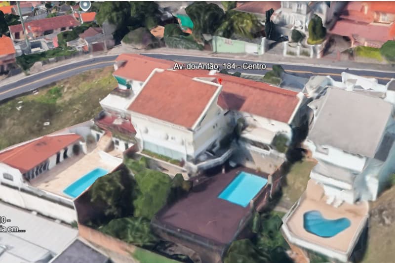 Foto 2 de 5: Terreno em leilão em Florianópolis - SC — LOTE 001 Floriánópolis | SC | Um terreno com a área de 930,00m² com construção de uma casa de 434 m2