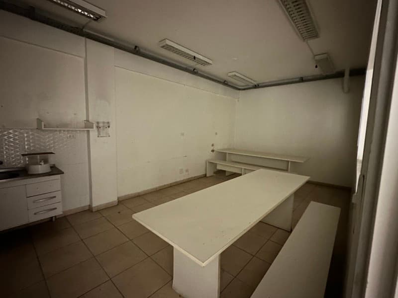 Foto 18 de 32: Comercial em leilão em São Paulo - SP — LOTE 001 Prédio com instalações para hospital, situado a Rua Fidalga nº 58, na Vila Madalena/SP