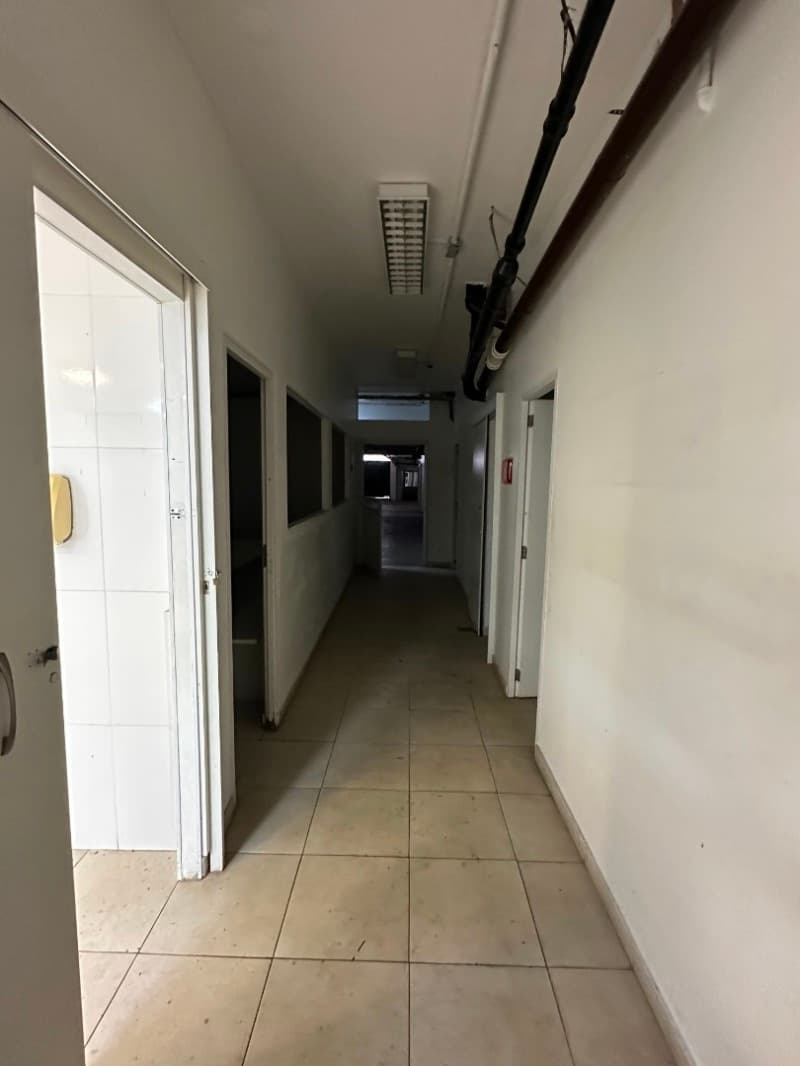 Foto 19 de 32: Comercial em leilão em São Paulo - SP — LOTE 001 Prédio com instalações para hospital, situado a Rua Fidalga nº 58, na Vila Madalena/SP