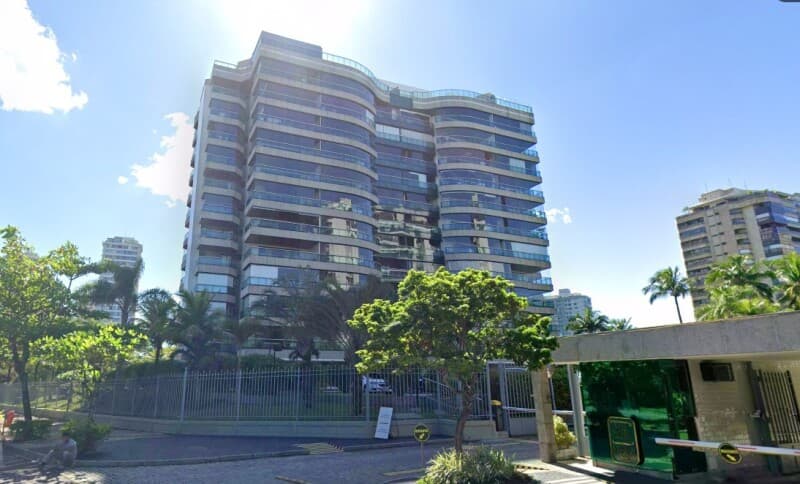 Foto 1 de 4: Apartamento em leilão em Rio De Janeiro - RJ, bairro Barra da Tijuca — LOTE 004 APARTAMENTO 103 DO ED. HAGGIN OAKS - CONDOMINIO BARRA GOLDEN GREEN