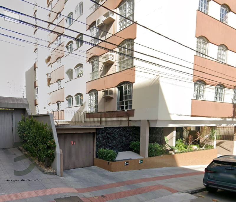 Terreno em leilão em Criciúma - SC — LOTE 001 Box de Garagem