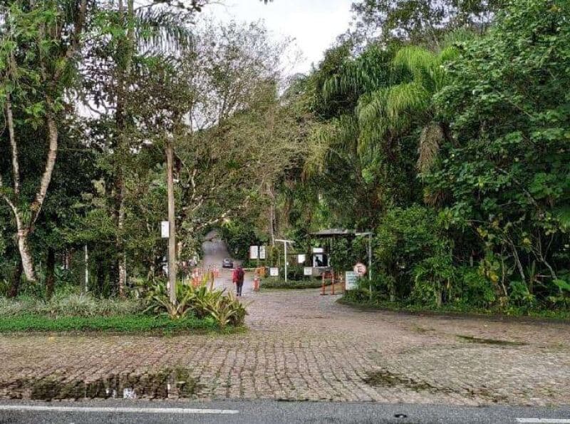 Foto 4 de 8: Terreno em leilão em Guarujá - SP — LOTE 001 Lote de Terreno no CONDOMINIO IPORANGA com 560,60m², destacado de área maior de 18.500m2 -