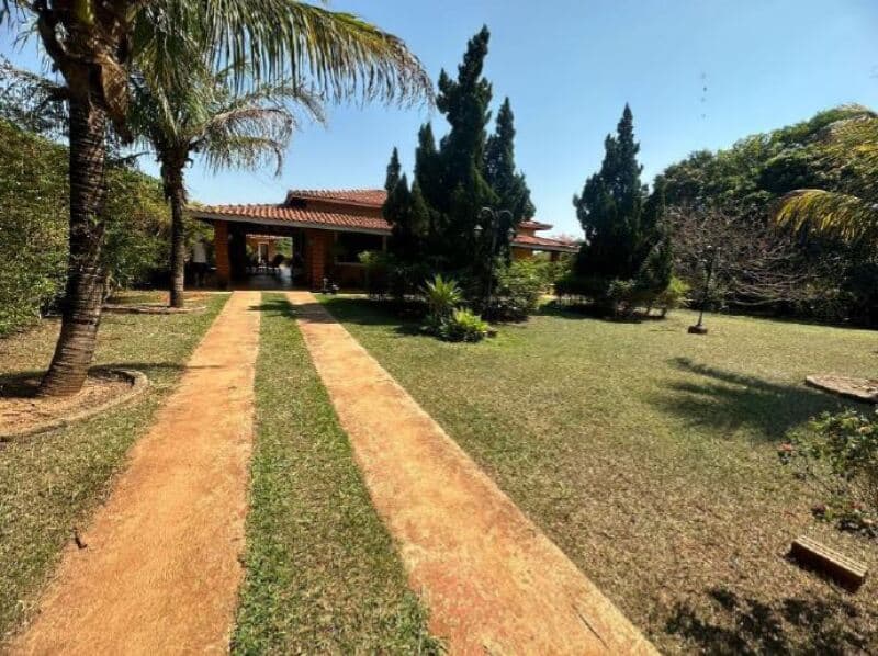Foto 1 de 31: Terreno em leilão em Águas De Santa Bárbara - SP — LOTE 001 Imóvel com A.T. 2.000m², piscina, Parque dos Lagos, Água de Santa Bárbara/SP