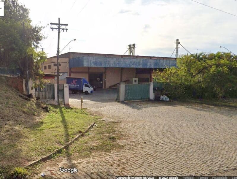 Comercial em leilão em Bragança Paulista - SP — LOTE 001 Imóvel com A.T. 33.866,51m², contendo: um enorme galpão comercial com diversas salas para a