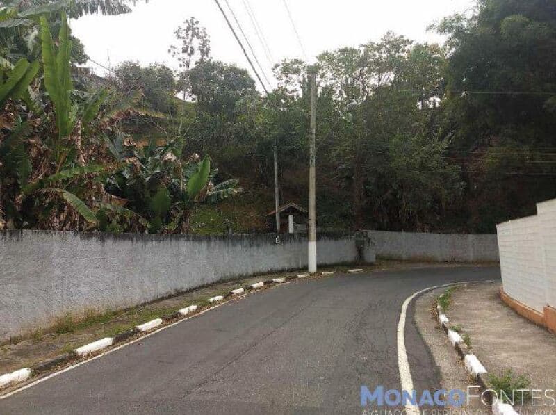 Foto 2 de 22: Terreno em leilão em Guararema - SP, bairro Vale dos Eucaliptos — LOTE 001 Terreno com A.T. 1.221,50m², Vale dos Eucaliptos, Guararema/SP