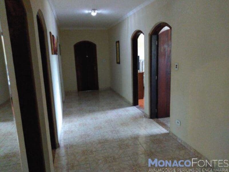 Foto 7 de 22: Terreno em leilão em Guararema - SP, bairro Vale dos Eucaliptos — LOTE 001 Terreno com A.T. 1.221,50m², Vale dos Eucaliptos, Guararema/SP