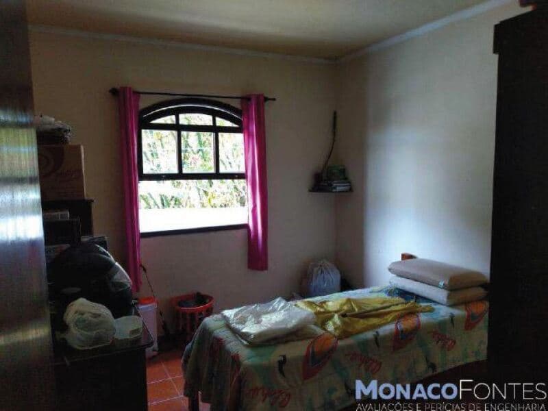 Foto 12 de 22: Terreno em leilão em Guararema - SP, bairro Vale dos Eucaliptos — LOTE 001 Terreno com A.T. 1.221,50m², Vale dos Eucaliptos, Guararema/SP