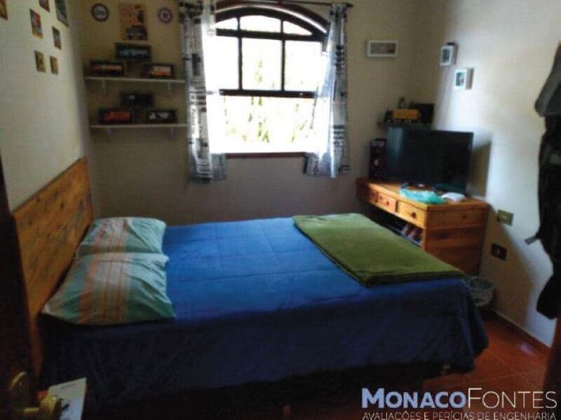 Foto 14 de 22: Terreno em leilão em Guararema - SP, bairro Vale dos Eucaliptos — LOTE 001 Terreno com A.T. 1.221,50m², Vale dos Eucaliptos, Guararema/SP