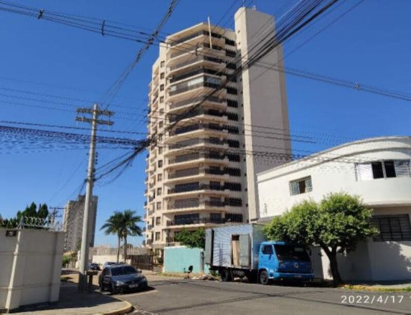 Apartamento em leilão em Lins - SP — LOTE 001 Apartamento Duplex Edifício Parque Residencial Maria Isabel, A.U. 344m², A.T.C. 524m², Cent