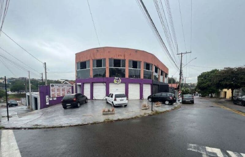 Foto 1 de 27: Terreno em leilão em Limeira - SP — LOTE 001 Terreno com 358,50m² contendo um Prédio Comercial de 2 pavimentos, Jd. Ipiranga, Limeira/SP