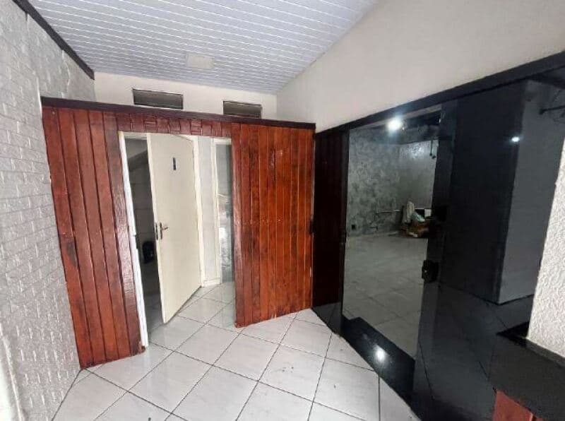 Foto 10 de 27: Terreno em leilão em Limeira - SP — LOTE 001 Terreno com 358,50m² contendo um Prédio Comercial de 2 pavimentos, Jd. Ipiranga, Limeira/SP