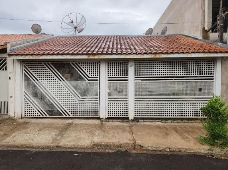 Terreno em leilão em Marília - SP — LOTE 001 Imóvel residencial, A.T. 170m², A.C. 23,94m², Jd. Figueirinha II, Marília - SP