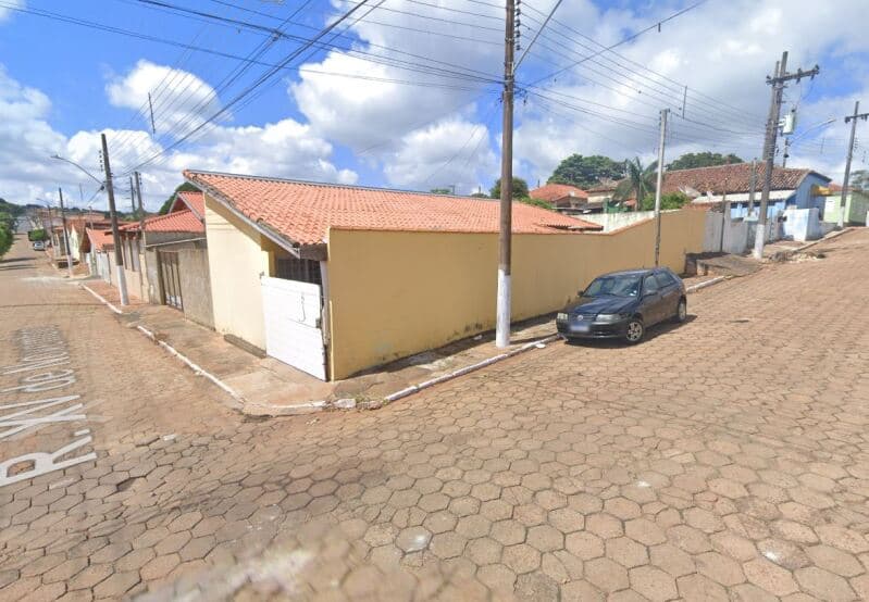 Terreno em leilão em Sarutaiá - SP, bairro Centro — LOTE 001 Imóvel com A.T. 326m², Centro, Sarutaiá/SP