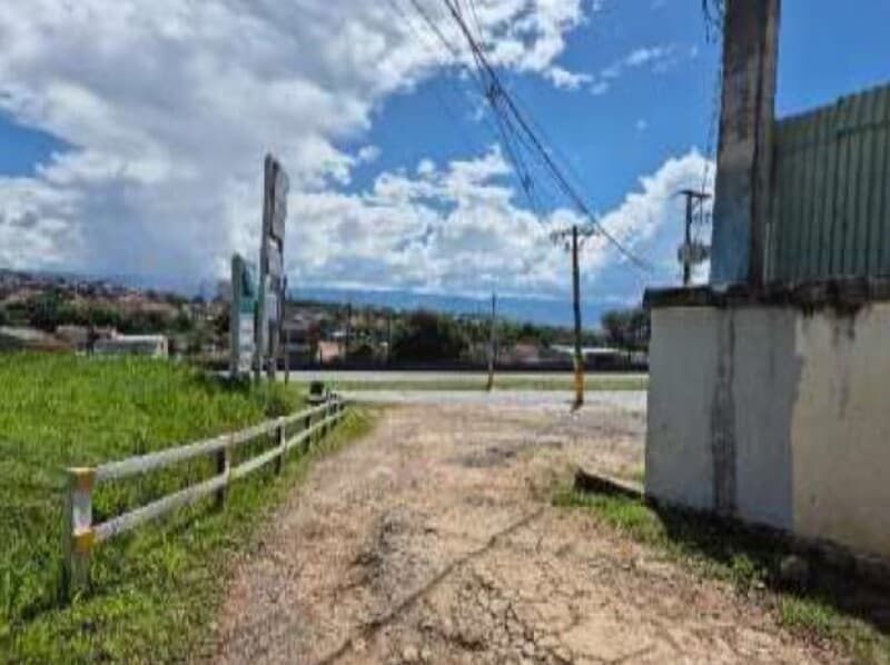 Foto 3 de 11: Terreno em leilão em Guaratinguetá - SP, bairro Vila Santos — LOTE 005 Terreno Lote 5, Quadra B, A.T. 300m², Vila Santos Guaratinguetá, Guaratinguetá/SP