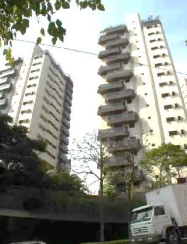 Foto 2 de 27: Apartamento em leilão em São Paulo - SP, bairro Vila Andrade — LOTE 001 Apartamento Ed. Partenon, Cond. Monte Olimpo, A.P. 304m², 4 suítes, Santo Amaro, São Paulo/