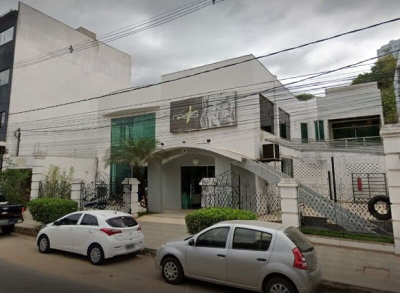 Comercial em leilão em Teófilo Otoni - MG — LOTE 001 Imóvel comercial e apartamento localizados no Bairro Marajoara em Teófilo Otoni/MG