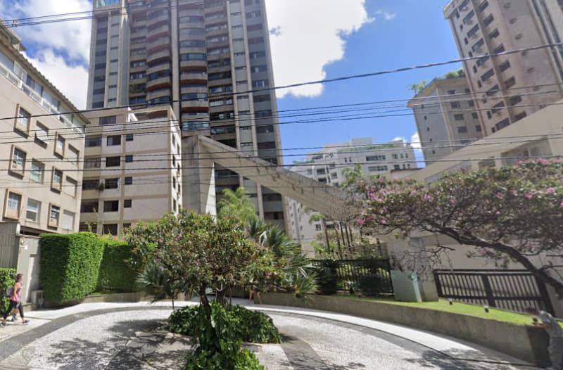Apartamento em leilão em Belo Horizonte - MG — LOTE 045 APARTAMENTO DE 230M² E 3 VAGAS DE GARAGEM NO BAIRRO DE LOURDES EM BELO HORIZONTE/MG