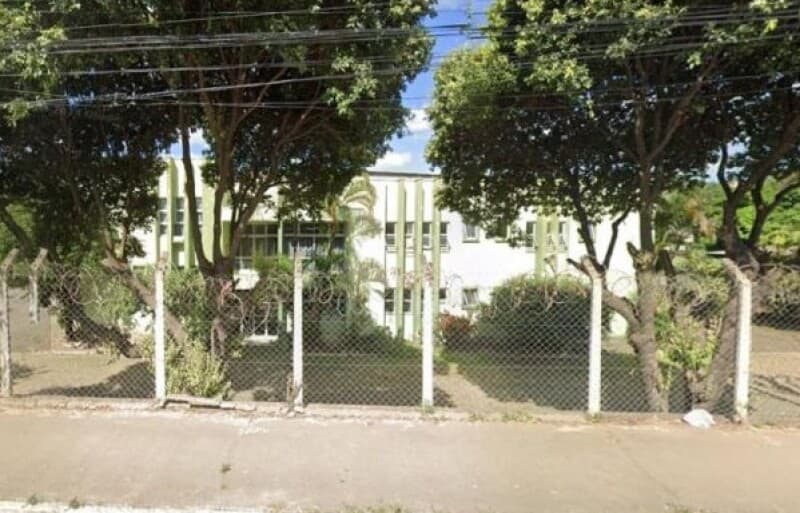 Terreno em leilão em Teófilo Otoni - MG, bairro Vila Ramos — LOTE 121 IMÓVEL COM GALPÕES, TERRENO DE 10.850M² E 1.486,52M² DE ÁREA CONSTRUÍDA LOCALIZADO ÀS MARGE