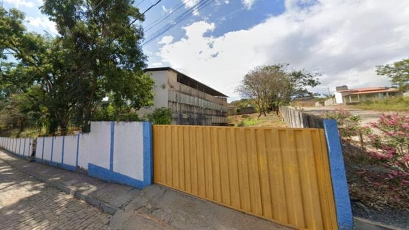 Comercial em leilão em Iguatama - MG — LOTE 124 PRÉDIO ESCOLAR/COMERCIAL DE 3 PAVIMENTOS, PÁTIO, SACADA E CANTINA COM TERRENO DE 4.972M² LO