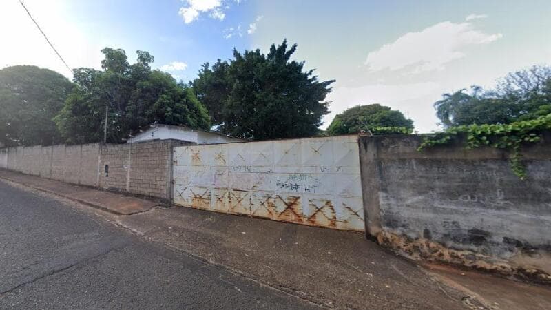 Terreno em leilão em Uberlândia - MG, bairro Brasil — LOTE 130 TERRENO LOTE NR 8 DE 400M² LOCALIZADO NA RUA BAHIA NO BAIRRO BRASIL EM UBERLÂNDIA