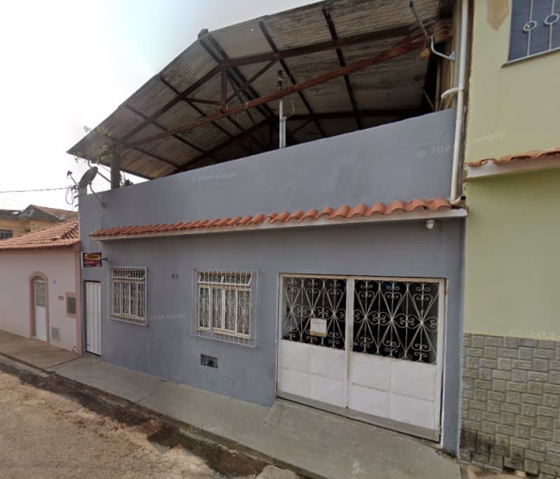 Casa em leilão em Ubá - MG, bairro Noeme Batalha — LOTE 005 CASA LOCALIZADA NO BAIRRO NOEME BATALHA EM UBÁ/MG