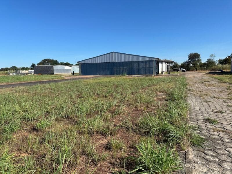 Foto 14 de 32: Terreno em leilão em Araguaína - TO — LOTE 001 Cota participação na associação privada VOART (hangar) em Araguaina-TO.