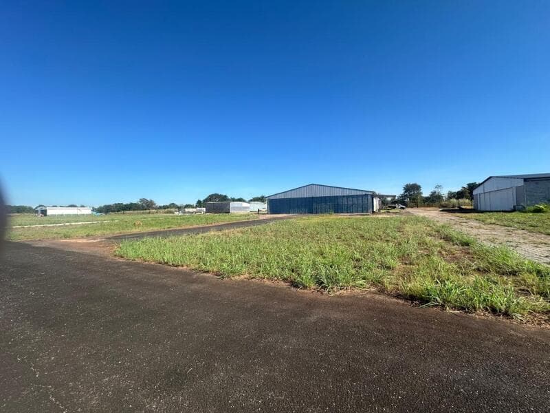 Foto 17 de 32: Terreno em leilão em Araguaína - TO — LOTE 001 Cota participação na associação privada VOART (hangar) em Araguaina-TO.