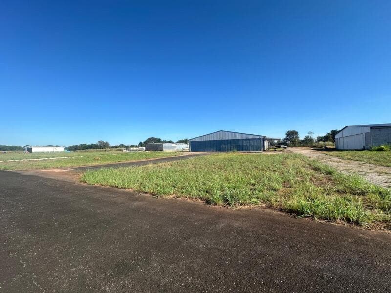 Foto 18 de 32: Terreno em leilão em Araguaína - TO — LOTE 001 Cota participação na associação privada VOART (hangar) em Araguaina-TO.