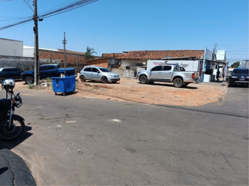 Terreno em leilão em Araguaína - TO, bairro Favorito — LOTE 004 Lote n°. 05, Qd. 03 Rua 14 de dezembro esquina com a Rua 21 de abril em Araguaina