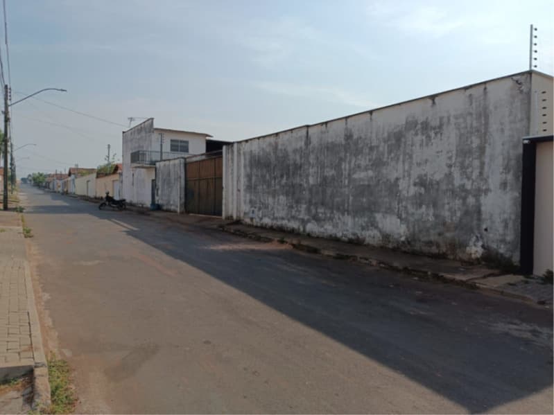 Terreno em leilão em Araguaína - TO, bairro 65- Araguaína — LOTE 004 Lote n°. 05, Qd. 03, Matrícula n°. 10.437, situado à Rua 14 de dezembro esquina com a Rua 2
