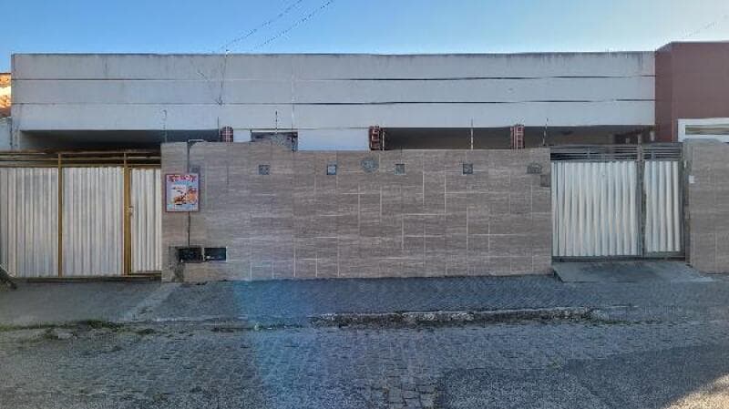 Casa em leilão em Feira De Santana - BA — LOTE 017 Casa