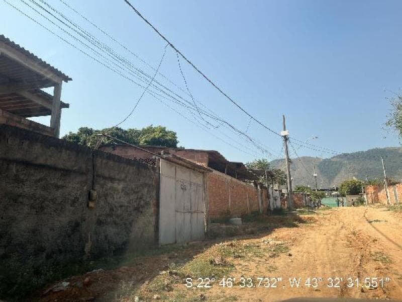 Casa em leilão em Nova Iguaçu - RJ — LOTE 320 Casa