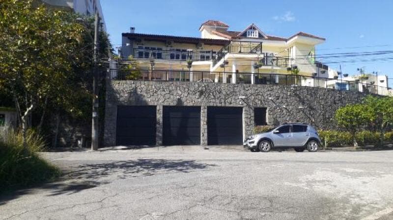 Casa em leilão em Rio De Janeiro - RJ — LOTE 379 Casa
