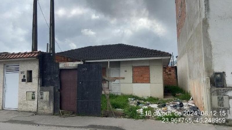 Casa em leilão em Guarujá - SP — LOTE 489 Casa