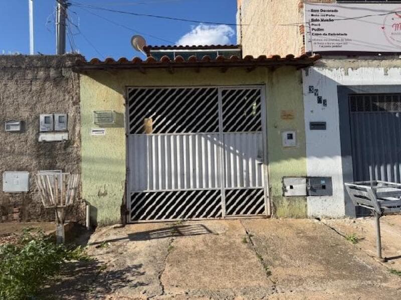 Casa em leilão em Valparaíso De Goiás - GO, bairro Parque Esplanada II — LOTE 120 Casa