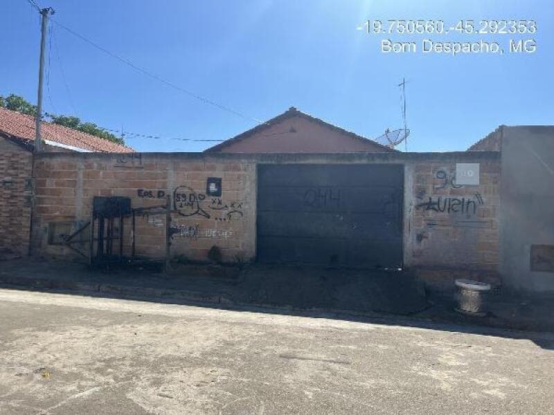 Casa em leilão em Bom Despacho - MG, bairro Geraldo Cesario — LOTE 132 Casa