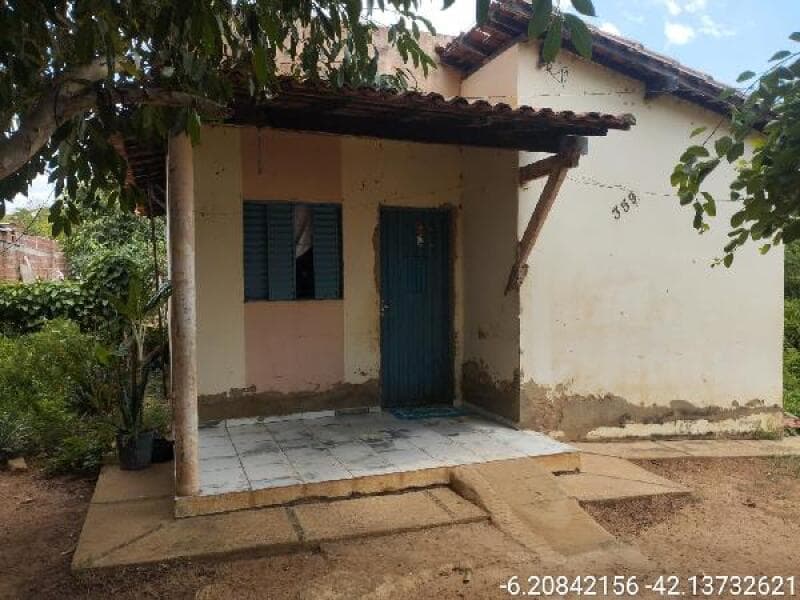 Casa em leilão em Elesbão Veloso - PI, bairro Centro — LOTE 214 Casa