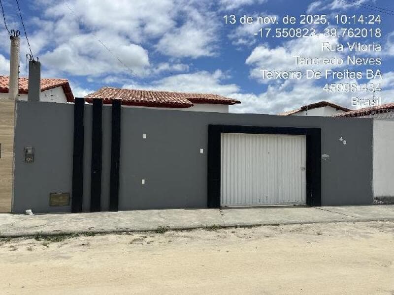 Casa em leilão em Teixeira De Freitas - BA, bairro Tancredo Neves — LOTE 032 Casa