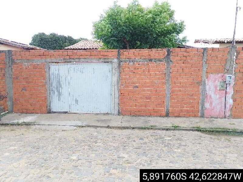Casa em leilão em Água Branca - PI, bairro Poeirão — LOTE 180 Casa