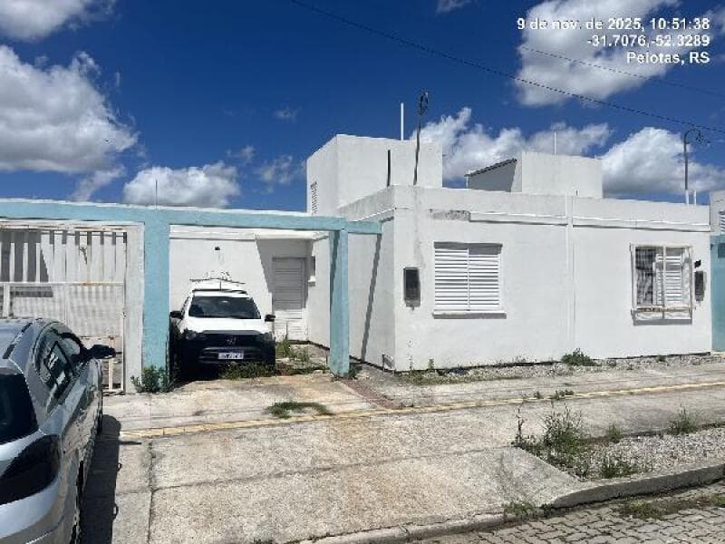 Casa em leilão em Pelotas - RS, bairro Tres Vendas — LOTE 374 Casa