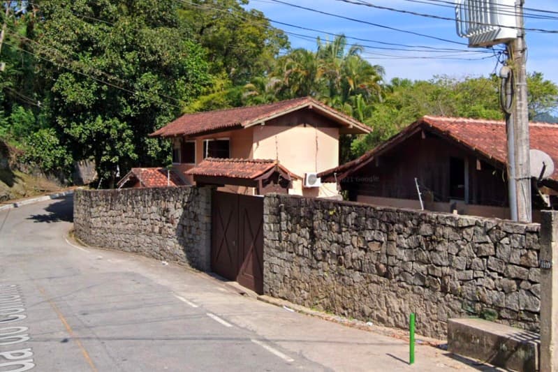 Foto 3 de 3: Casa em leilão em Angra Dos Reis - RJ — LOTE 002 Casa situada à Estrada Vereador Benedito Adelino (Estrada do Contorno), nº 4.639, Vila Velh