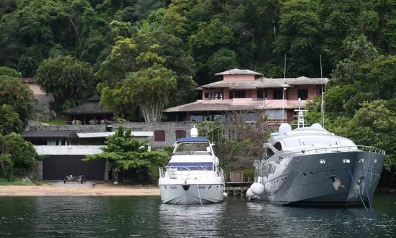 Foto 1 de 3: Casa em leilão em Angra Dos Reis - RJ — LOTE 002 Casa situada à Estrada Vereador Benedito Adelino (Estrada do Contorno), nº 4.639, Vila Velh