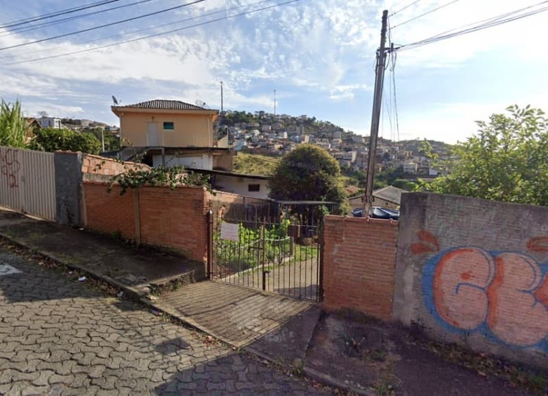 Terreno em leilão em Poços De Caldas - MG — LOTE 001 50% DO LOTE DE TERRENO Nº 23 DA QUADRA L, DO LOTEAMENTO DENOMINADO ESTÂNCIA SÃO JOSÉ, POÇOS