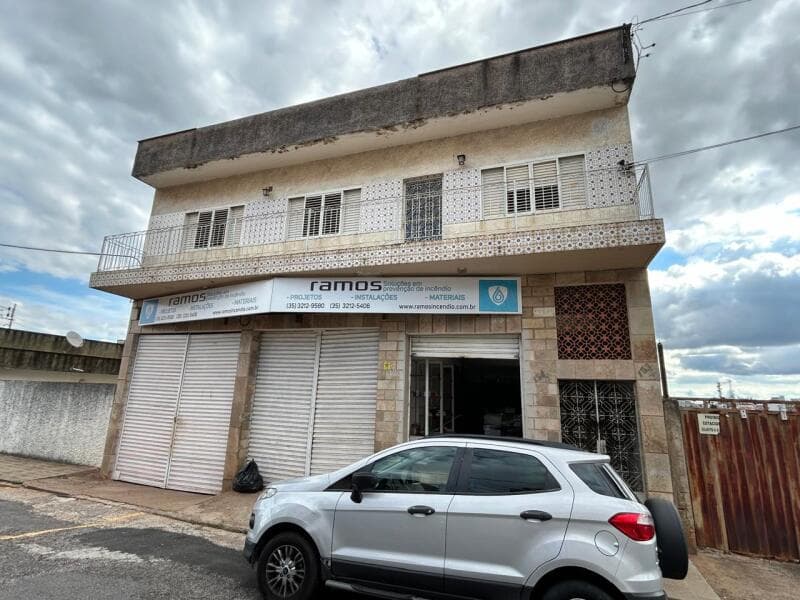 Imóvel em leilão em Varginha - MG — LOTE 001 IMÓVEL COM TRÊS PAVIMENTOS, COM ÁREA DE 777,00 M², SITUADO NA RUA RIBEIRO NOGUEIRA, Nº 136,