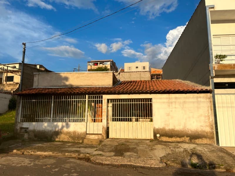 Foto 1 de 5: Casa em leilão em Varginha - MG — LOTE 002 IMÓVEL SITUADO NA RUA ONOFRE MARQUES ROLIM, Nº 153, ANTIGA RUA C, BAIRRO BELA VISTA, VARGIN