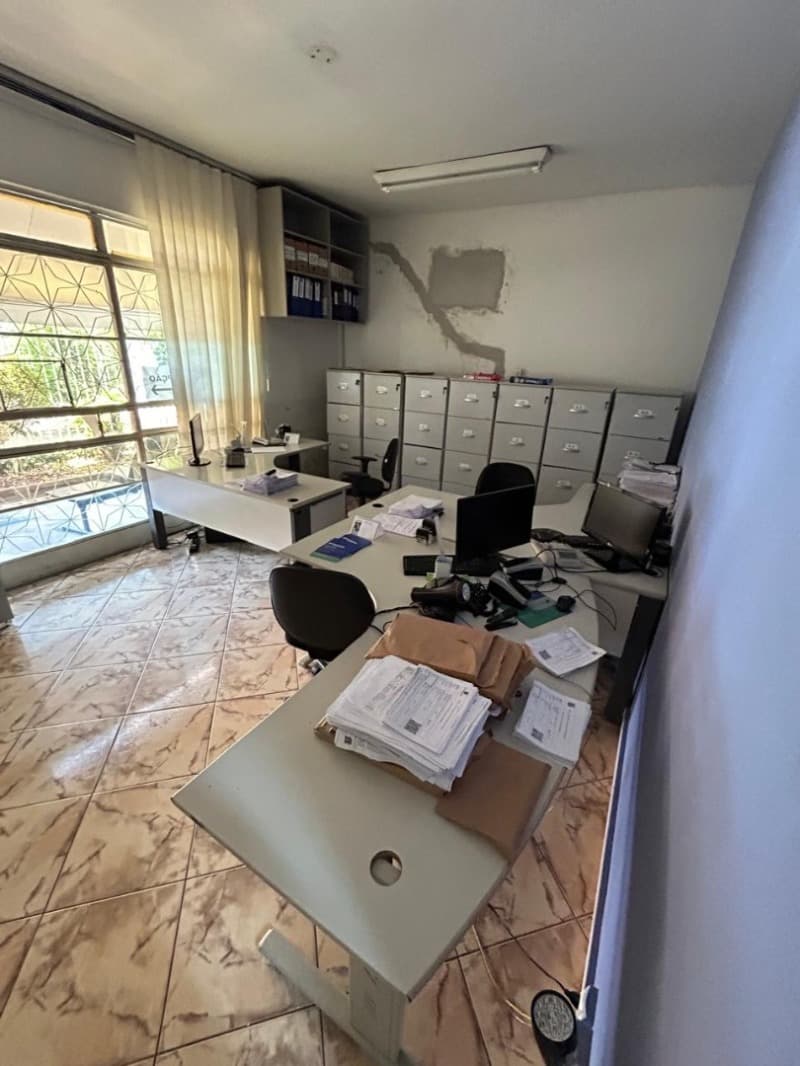 Foto 21 de 25: Casa em leilão em Belo Horizonte - MG, bairro Santa Branca — LOTE 001 CASA COM LOTE DE 360m² | 158,29m² CONSTRUÍDOS | SANTA BRANCA – BH/MG | DESOCUPADA